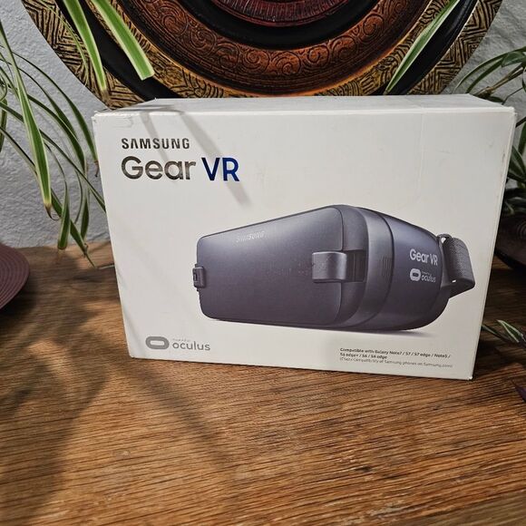 New In Box Samsung Gear Virtual Reality Oculus Headset - Picture 1 of 4